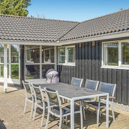 別荘 Awesome Home In Blavand With Sauna *