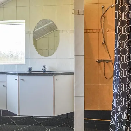 Awesome Home In Blavand With Sauna 別荘