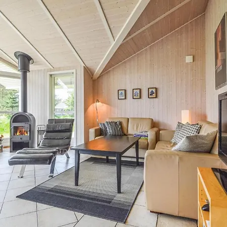 Awesome Home In Blavand With Sauna 別荘