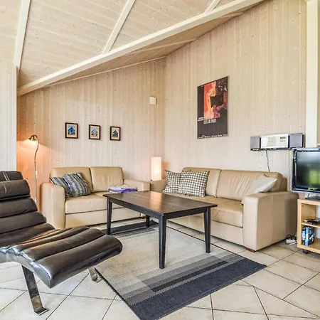 Awesome Home In Blavand With Sauna בית נופש