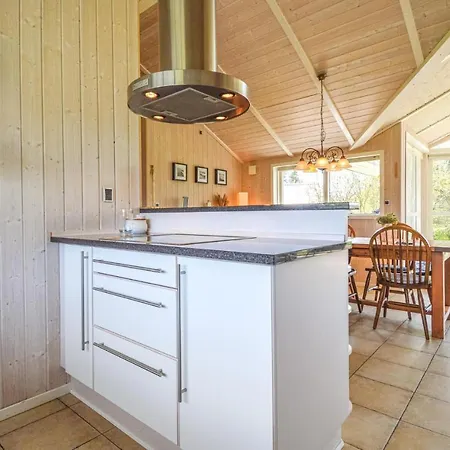 Awesome Home In Blavand With Sauna בית נופש